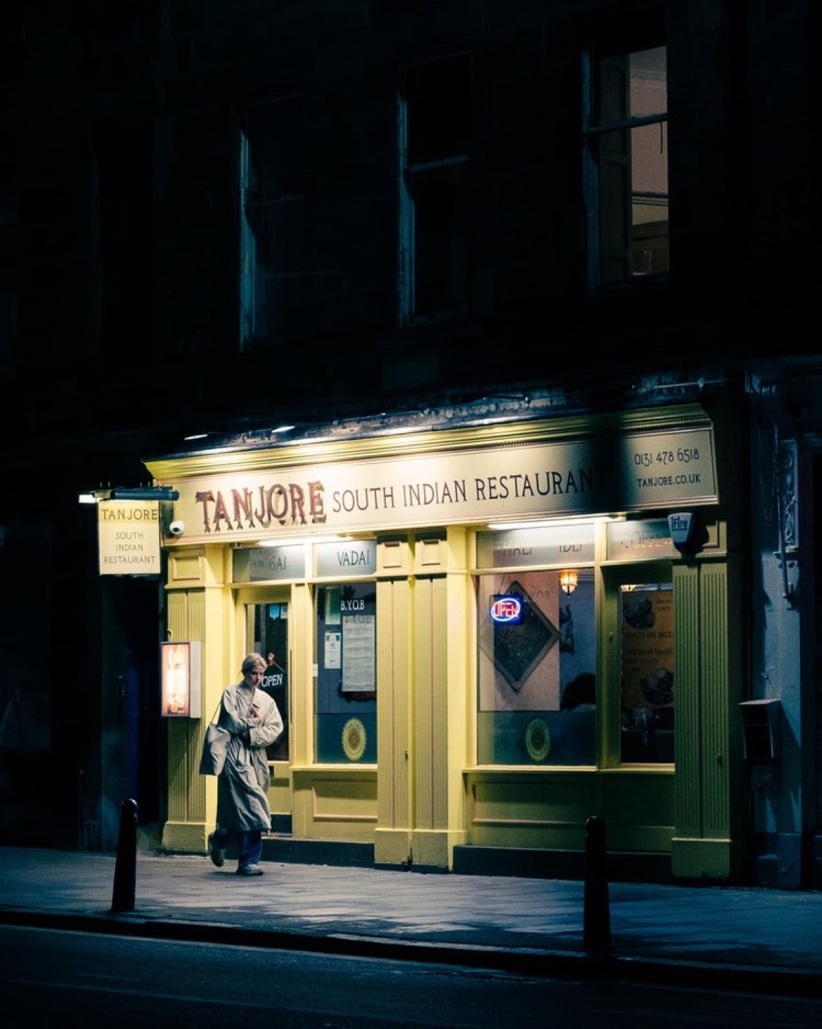 Edinburgh night street photo 02