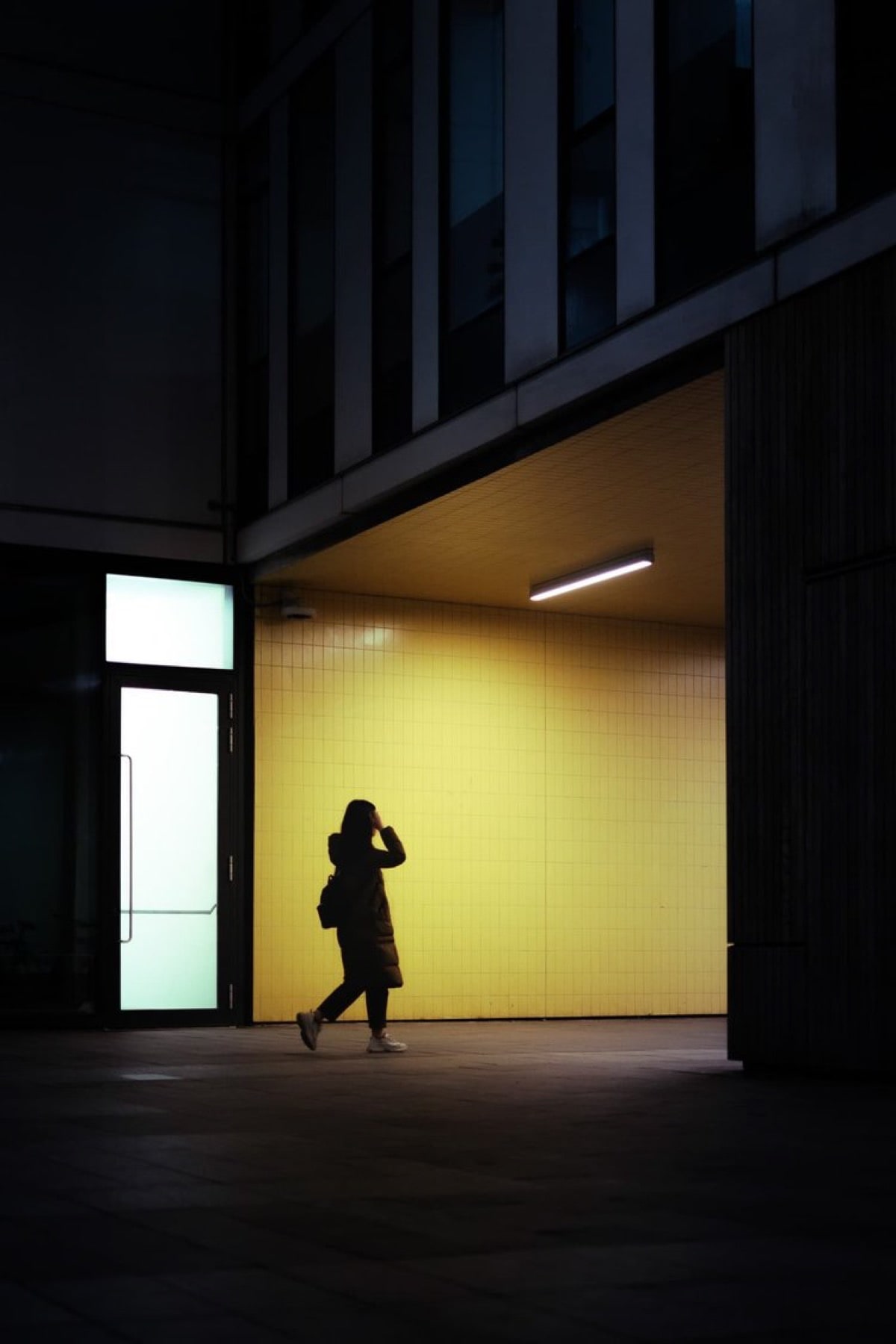 Edinburgh night street photo 03