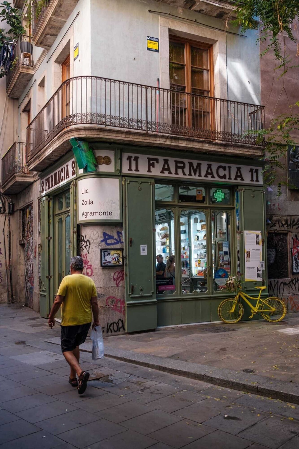 Barcelona street photo 01