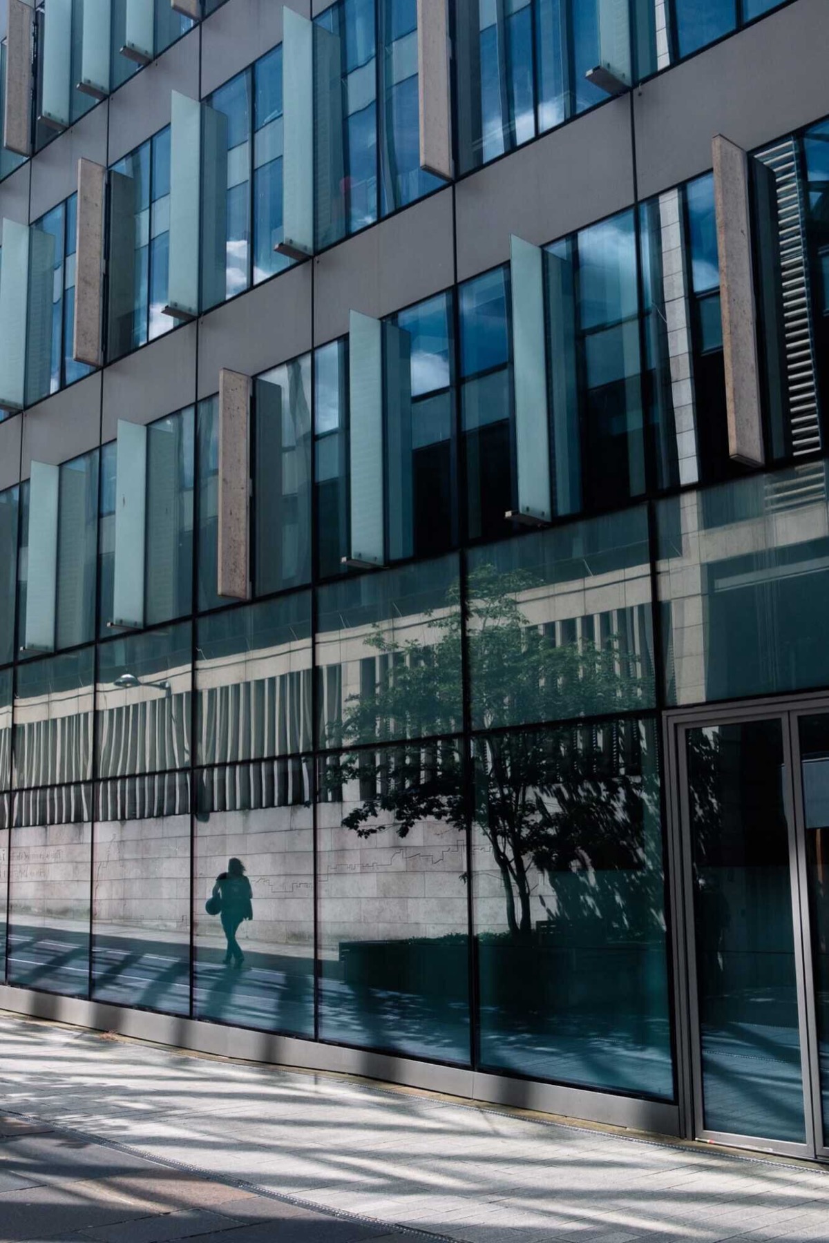 Edinburgh June street photo 01